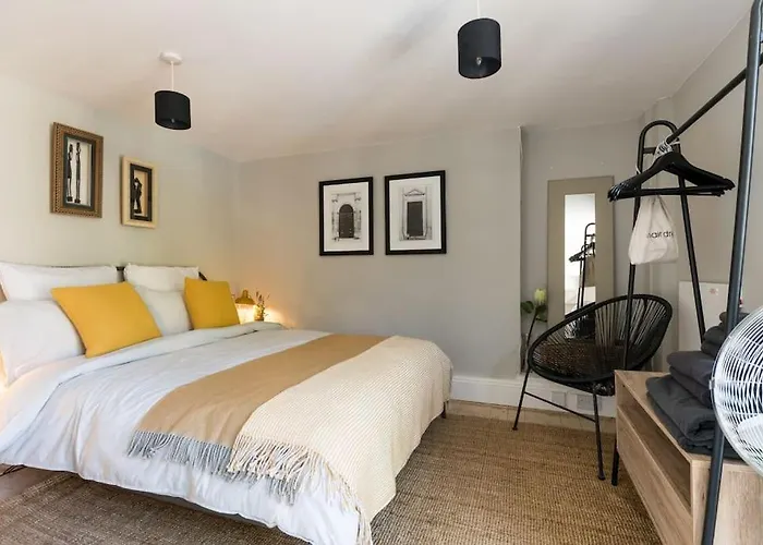 Talliers Cottage - Characterful & Central